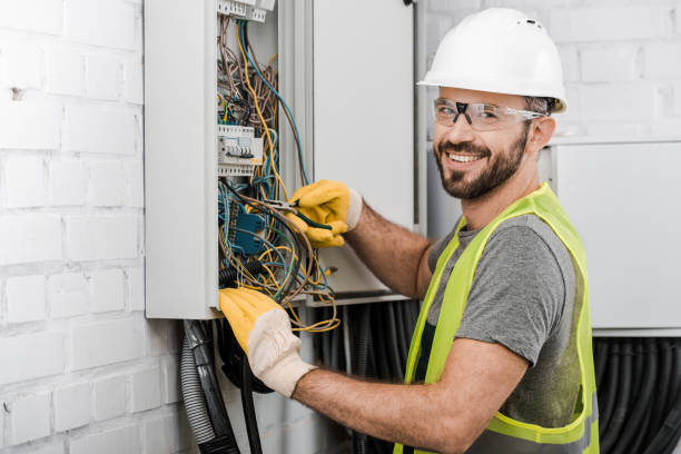 Best Affordable Emergency Electrician  in Carlyle, IL